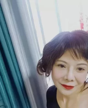 盘龙城一个熟女,自己开发的。