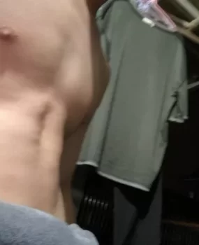 年轻男模求生记