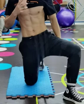 服务系的鸭,体育生