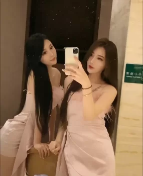 广州天河区小骚逼,手把床,脚蹬墙,要看哥的鸡吧有多长,水哗哗多