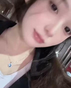 哈尼族小美女