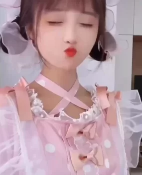 穿lo裙的小姐姐
