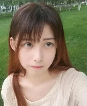 一个很清纯的小姑娘,可惜误入歧途了