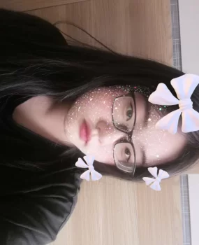 18岁少女含苞待放