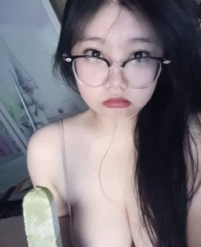 瘾挺大的学生大奶妹 36D大胸