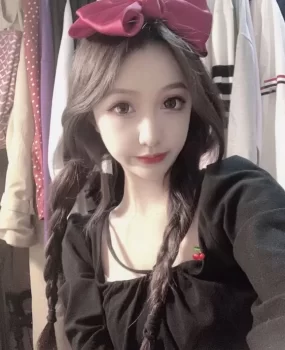 做服装生意的妹子，疫情生意差出来兼职