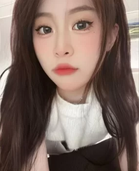 万达B座,02年大学生