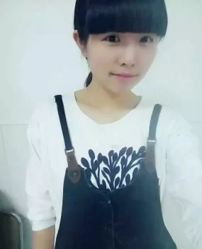 很可爱很听话的小护士妹妹