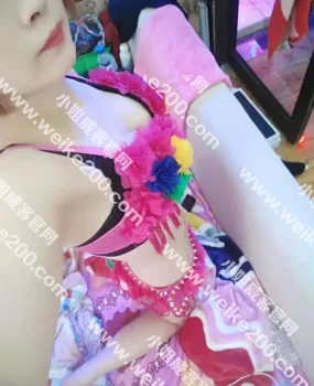 楼凤兼职一个很白的美女