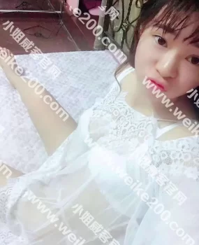 18岁嫩妹果果!小女友的感觉