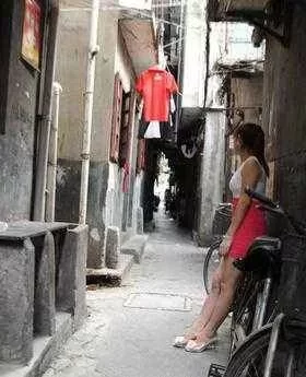 大胸熟女,腿长。