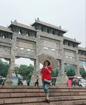 一个玩的开的老熟,人也不错