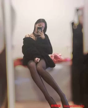 刚下学的妹子  没怎么见过世面   波大  叫声淫荡