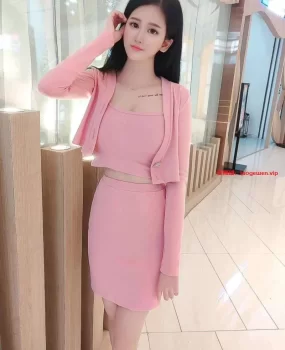 三亚刚体验的新人正点学生妹  摸摸下面 水超级多