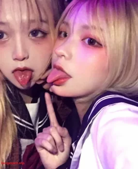 成都颜射清纯小妹，女体上位潮喷