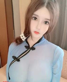 妹子处女够操，性格温柔，身材前凸后翘，胸大腿长，活好水多b紧