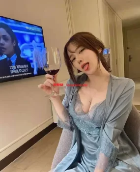 成都小骚货兼职学生妹 皮肤白嫩 高颜值 叫声好听