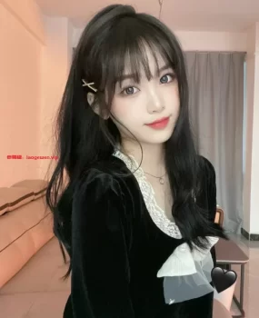 大理学生妹妹兼职,年轻人美爱吃大香蕉